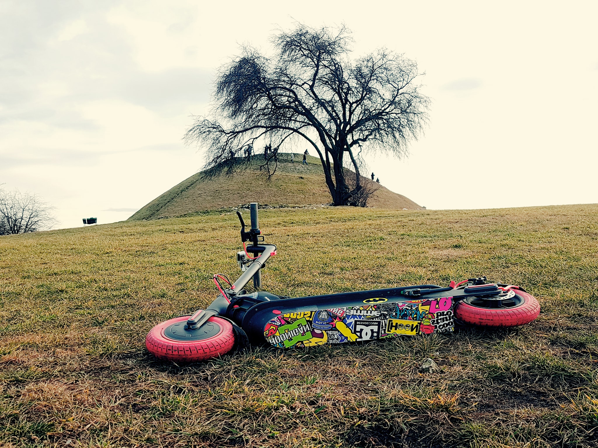 Montaż osłony podestu hulajnogi